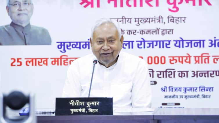 25 लाख महिलाओं को भेजे गए 10-10 हजार रुपये, नीतीश कुमार बोले- 'पहले जो सरकार थी…'