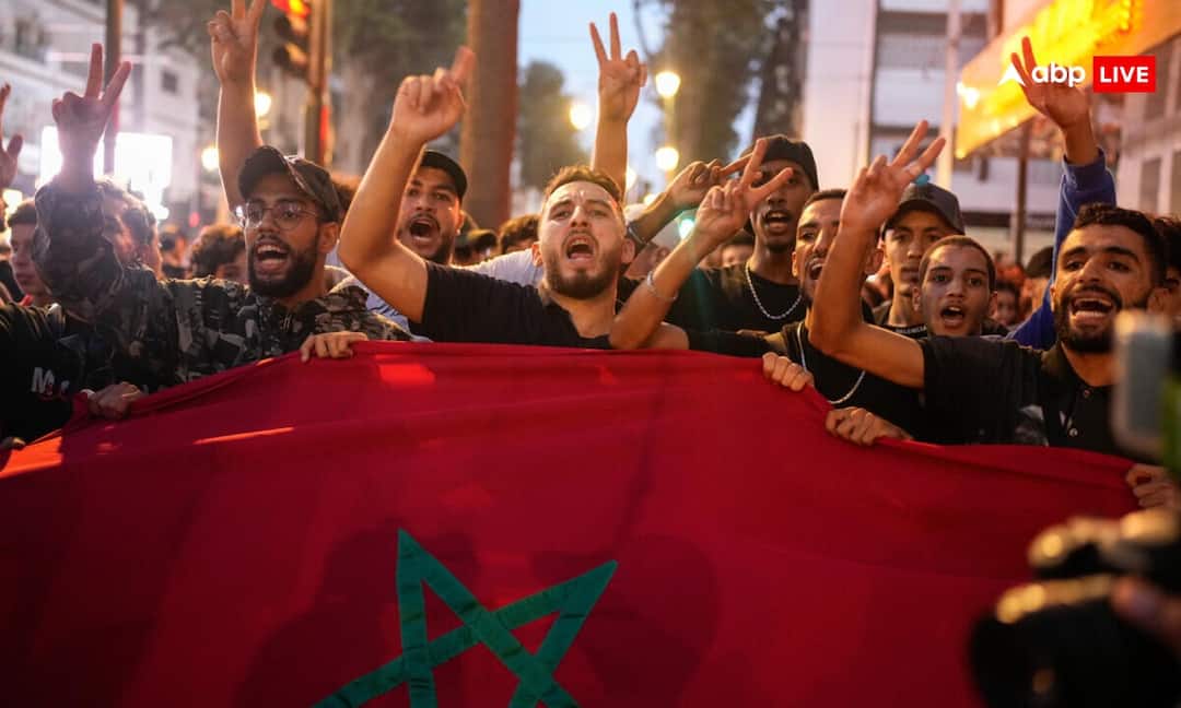 france protests nationwide strike paris eiffel tower budget cuts tax on rich workers students unions अमेरिका के बाद अब फ्रांस में शटडाउन! एफिल टावर भी बंद, जानें क्यों शुरू हुआ बवाल?