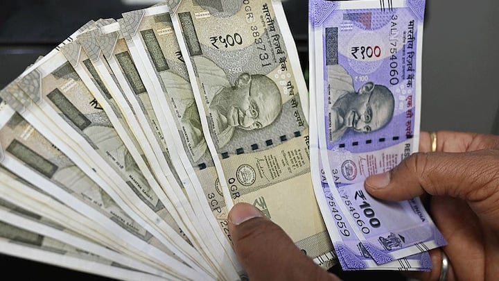 उदाहरण के लिए देखा जाए तो 1000 रुपये के बदले आपको लगभग 760 अफगानी मिलते हैं, जो कि अफगानिस्तान में एक सामान्य मध्यम वर्गीय परिवार की मासिक आय के बराबर हो सकता है.