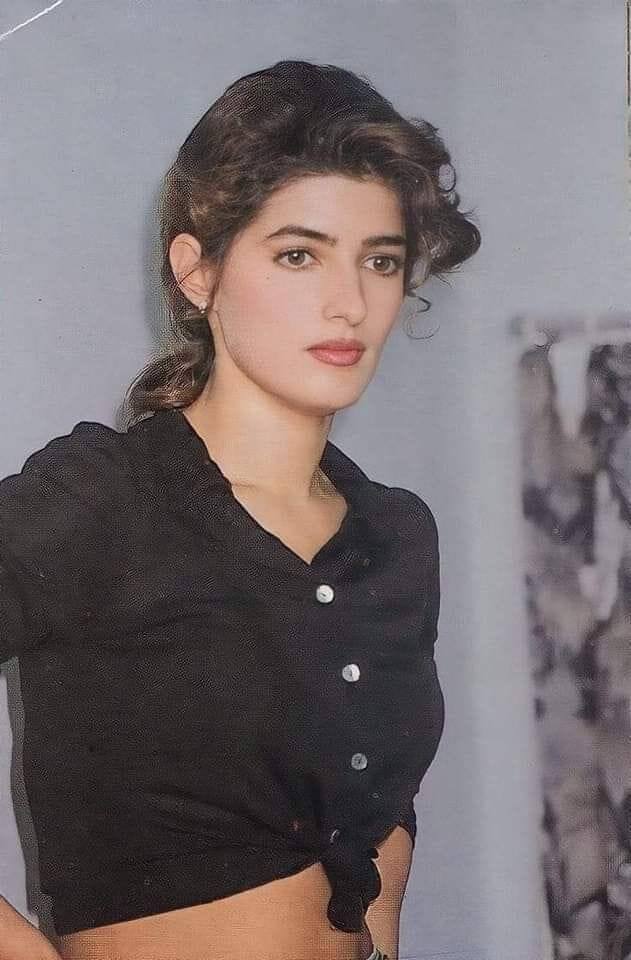 अभिनेत्री ने 'इतिहास', 'जान', 'दिल तेरा दीवाना', 'बादशाह', 'जोरू का गुलाम' जैसी फिल्मों में कई बड़े स्टार्स के साथ काम किया. लेकिन उनके करियर में ऐसा मोड़ भी आया कि उनकी फिल्में फ्लॉप होने लगीं.