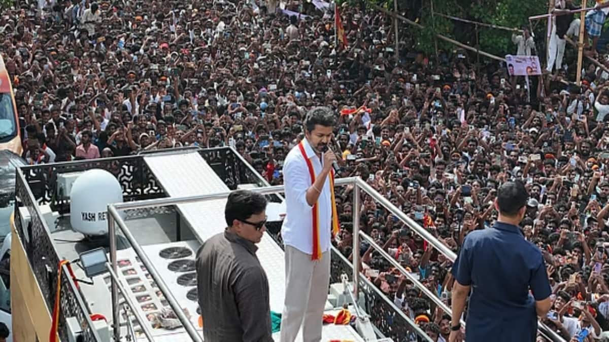 Karur Stampede: కరూర్ తొక్కిసలాటపై సీబీఐ దర్యాప్తునకు సుప్రీంకోర్టు ఆదేశం.. విజయ్‌కి ఊరట!