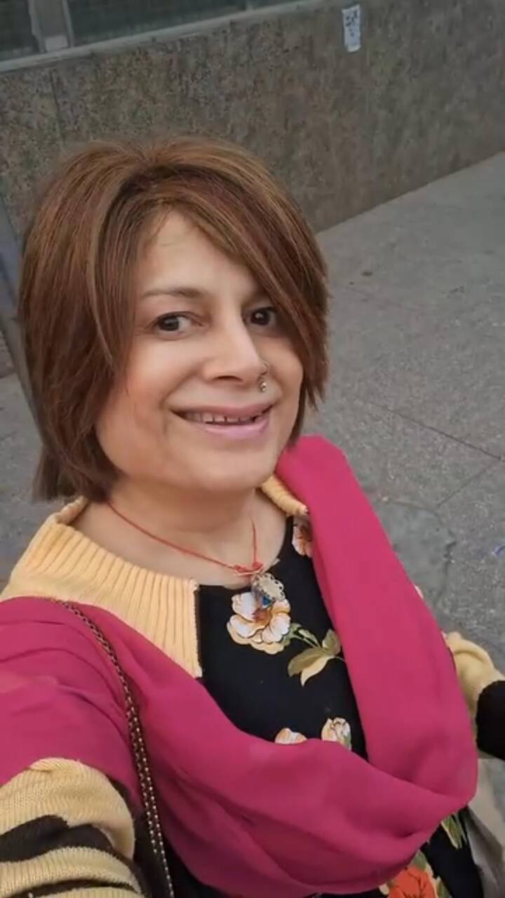 The police also arrested the actress's husband. Bobby Darling has had to face a lot of struggle in his life. The actress had sought work from many film stars, but due to lack of work, he had to dance in the bar.