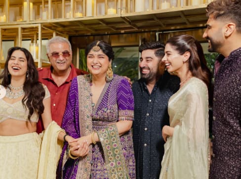 भाई अर्जुन कपूर हुए इमोशनल, खुशी-जाह्नवी ने होने वाले जीजा संग दिए पोज, अंशुला कपूर ने शेयर की रोहन ठक्कर संग अपनी सगाई की Inside तस्वीरें
