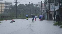 नेपाल में भारी बारिश का कहर... 17 जिलों में रेड अलर्ट, स्कूल से लेकर एयरपोर्ट तक बंद | 10 बड़े अपडेट