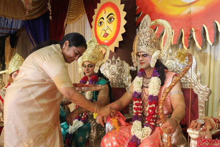 नव श्री धार्मिक लीला कमेटी के पदाधिकारियों ने कहा कि इस ऐतिहासिक प्रसंग ने जनमानस को धर्म, न्याय, सेवा और सदाचार के पथ पर चलने की प्रेरणा दी.