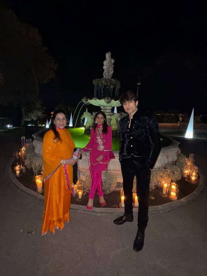 Recently, the actress shared many pictures of her friend's wedding on Instagram. In these pictures, Sara's sometimes glamorous and sometimes a desi look was seen.