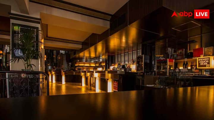 रांची के 5 सबसे रईस लोग में सबुल भाटिया का नाम शामिल है. कावेरी रेस्टोरेंट का नाम शायद ही रांची में कोई न जानता हो,इस रेस्टोरेंट की शुरुआत 75 साल पहले हुई थी, और आज इसे सबुल भाटिया बड़े सफल तरीके से चला रहे हैं. इनके पास भी कई करोड़ रुपये की संपत्ति है. वहीं सबूल भाटिया ने एक छोटे होटल से शहर की बड़ी फूड चेन बनाई है. आज सबूल के 5 से ज्यादा रेस्टोरेंट, 3 से ज्यादा स्वीट शॉप्स, होटल चेन हैं.