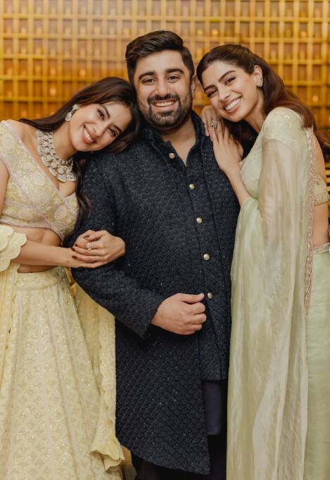 भाई अर्जुन कपूर हुए इमोशनल, खुशी-जाह्नवी ने होने वाले जीजा संग दिए पोज, अंशुला कपूर ने शेयर की रोहन ठक्कर संग अपनी सगाई की Inside तस्वीरें