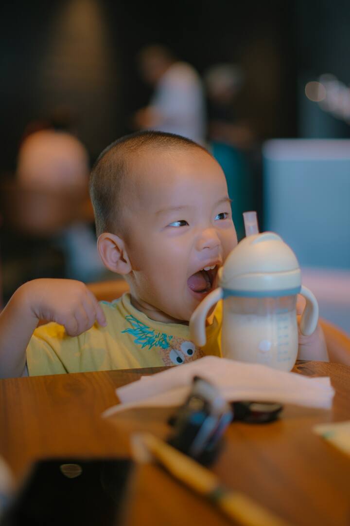 जंक फुड, तेलकट, हवाबंद डब्यातील आणि प्रक्रिया केलेले पदार्थांचे सेवन मर्यादित करा आणि तज्ञांनी दिलेल्या आहारातील बदलांचे पालन करा.