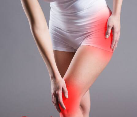 महिलांनी जास्त प्रक्रिया केलेले पदार्थ आणि साखर कमी खावीत. योग्य बसण्याची पद्धत, योग्य पाठ पाठिंबा आणि तणाव टाळल्यास सांधेदुखी कमी होऊ शकते.