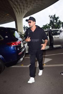 साथ में एयरपोर्ट पर स्पॉट हुए रणबीर कपूर- दीपिका पादुकोण, एक दूसरे को लगाया गले, लोग बोले- 'क्या ये जवानी है दिवानी 2 आ रही है?'