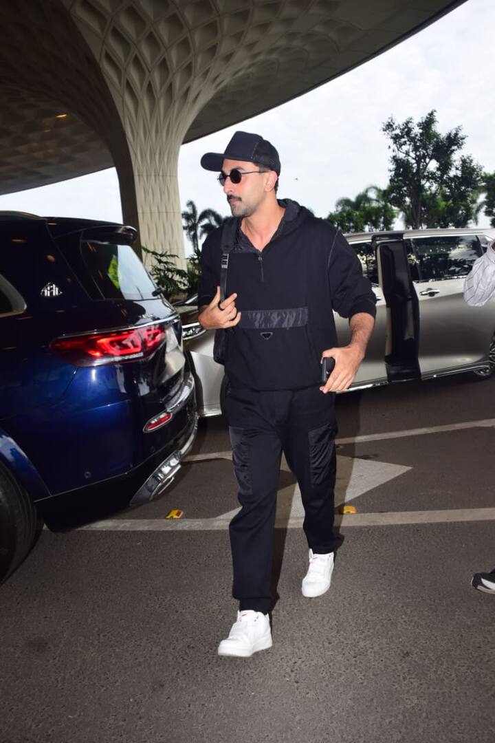 इस दौरान एनिमल एक्टर ने ऑल ब्लैक लुक कैरी किया था और वे काफी डैशिंग लग रहे थे.