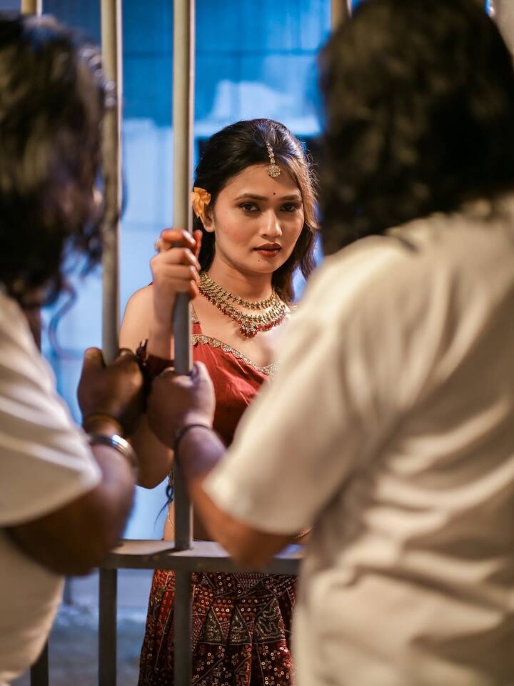 रिक्षाचालकांच्या कुटुंबीयांनी सांगितले की, पुण्यासारख्या शहरात असे कसे होऊ शकते? अपघाताची कार गौतमी पाटीलची असल्यामुळे तिला शिक्षा होणे आवश्यक आहे.