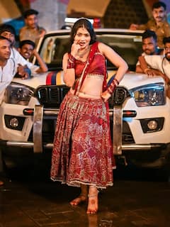 Gautami Patil : सबसे कातील गौतमी पाटील आयुष्यातील सर्वात मोठ्या संकटात सापडली, पुण्यातील नवले पुलाजवळ काय घडलं?