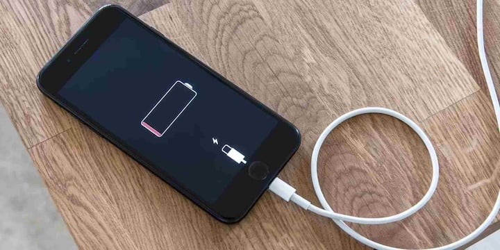 If you explain in easy language, there is definitely fast charging facility, but its more use can negatively impact the health of the battery. If the smartphone is to run with good backup for a long time, then the best way is to charge the battery in a balanced way.