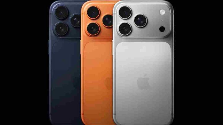 iPhone 17 Pro Max: Apple का iPhone दुनिया भर में प्रीमियम स्मार्टफोन के तौर पर जाना जाता है. हर साल कंपनी अपने नए मॉडल लॉन्च करती है और उनकी कीमतें सुनकर अक्सर लोग हैरान रह जाते हैं.