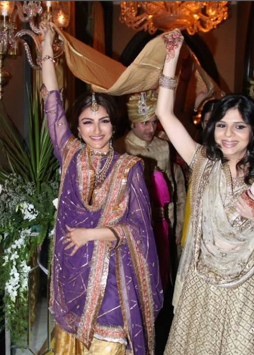 सोहा की बहन सबा ने भी उनके बर्थडे पर ढेर सारी पुरानी फोटोज शेयर की हैं.