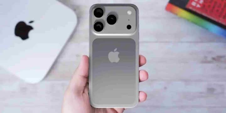 तकनीकी रिपोर्ट्स और इंडस्ट्री विश्लेषण के अनुसार, किसी भी iPhone की उत्पादन लागत उसकी मार्केट प्राइस से कहीं कम होती है. iPhone 17 Pro Max की बॉडी, डिस्प्ले, कैमरा मॉड्यूल, प्रोसेसर, बैटरी और अन्य हार्डवेयर पार्ट्स की कुल कीमत जोड़ें तो इसकी असली लागत लगभग 45,000 से 50,000 रुपये तक बैठती है. यानी जो फोन बाजार में 1.49 लाख रुपए में बिक रहा है उसकी मैन्युफैक्चरिंग लागत सिर्फ एक-तिहाई है.