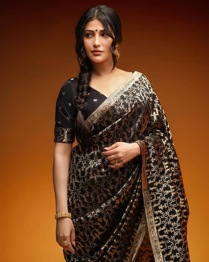 It is said that beauty and talent is associated with family as well as birth, and its best excellent is Kamal Haasan's daughter Shruti Haasan. Shruti Haasan is known not only for her parents, but also for her talent and beauty in the industry.
