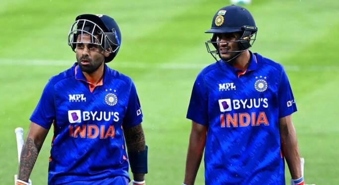 ट्वेन्टी-20 मालिकेसाठीचा भारतीय संघ - सूर्यकुमार यादव- कर्णधार, अभिषेक शर्मा, शुभमन गिल- उपकर्णधार, तिलक वर्मा,नितीश कुमार रेड्डी, शिवम दुबे, अक्षर पटेल, जितेश शर्मा (यष्टीकरक्षक), वरुण चक्रवर्ती, जसप्रीत बुमराह, अर्शदीप सिंग, कुलदीप यादव, हर्षित राणा, संजू सॅमसन, रिंकू सिंग, वॉशिंग्टन सुंदर.