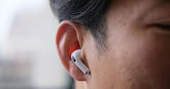 Earbuds and Hearing Loss : वायरलेस हेडफोन्स कानासाठी घातक? कायमचा बहिरेपणा येण्याची शक्यता