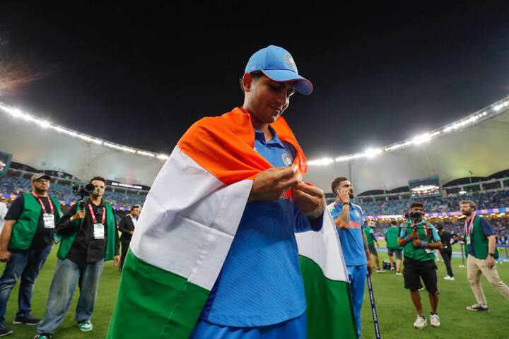 शुभमन गिल को ऑस्ट्रेलिया दौरे से पहले आज (4 अक्टूबर) ही भारतीय वनडे टीम का कप्तान बनाया गया है. वहीं वह भारतीय टेस्ट टीम के पहले से ही कप्तान हैं.