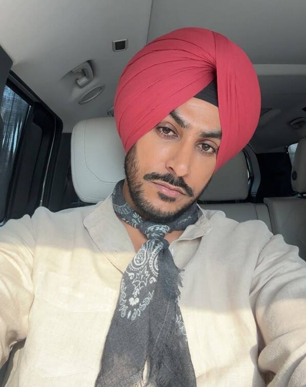 ਰਾਜਵੀਰ ਦੇ ਸਿਰ ਅਤੇ ਰੀੜ੍ਹ ਦੀ ਹੱਡੀ 'ਤੇ ਗੰਭੀਰ ਸੱਟਾਂ ਲੱਗੀਆਂ ਹਨ, ਜਿਸ ਕਾਰਨ ਉਨ੍ਹਾਂ ਦੇ ਅੰਗਾਂ ਦੇ ਆਮ ਕੰਮਕਾਜ ਵਿੱਚ ਰੁਕਾਵਟ ਆ ਰਹੀ ਹੈ। ਡਾਕਟਰਾਂ ਦਾ ਕਹਿਣਾ ਹੈ ਕਿ ਉਨ੍ਹਾਂ ਦੀ ਹਾਲਤ ਵਿੱਚ ਉਹ ਸੁਧਾਰ ਨਹੀਂ ਹੋ ਰਿਹਾ ਹੈ ਜਿਵੇਂ ਉਹ ਚਾਹੁੰਦੇ ਹਨ।