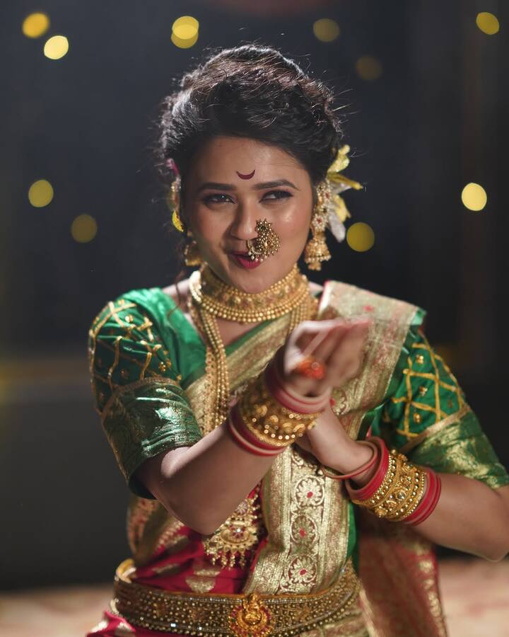 जखमी रिक्षाचालक रस्त्यावर पडून होता; रिक्षावाल्यांनी मदत केली, ज्यामुळे त्याचा जीव वाचला, असा आरोप नातेवाईकांनी केला.