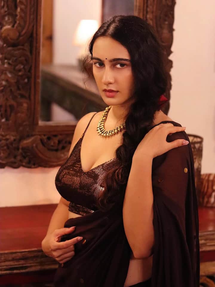 फैंस का मानना ​​है कि मेघा ने इन तस्वीरों में बोल्डनेस की सारी हदें पार कर दी हैं। एक्ट्रेस के ये लुक्स उनके फैंस को काफी पसंद आ रहे हैं और वो उनकी बोल्डनेस पर फिदा हैं।