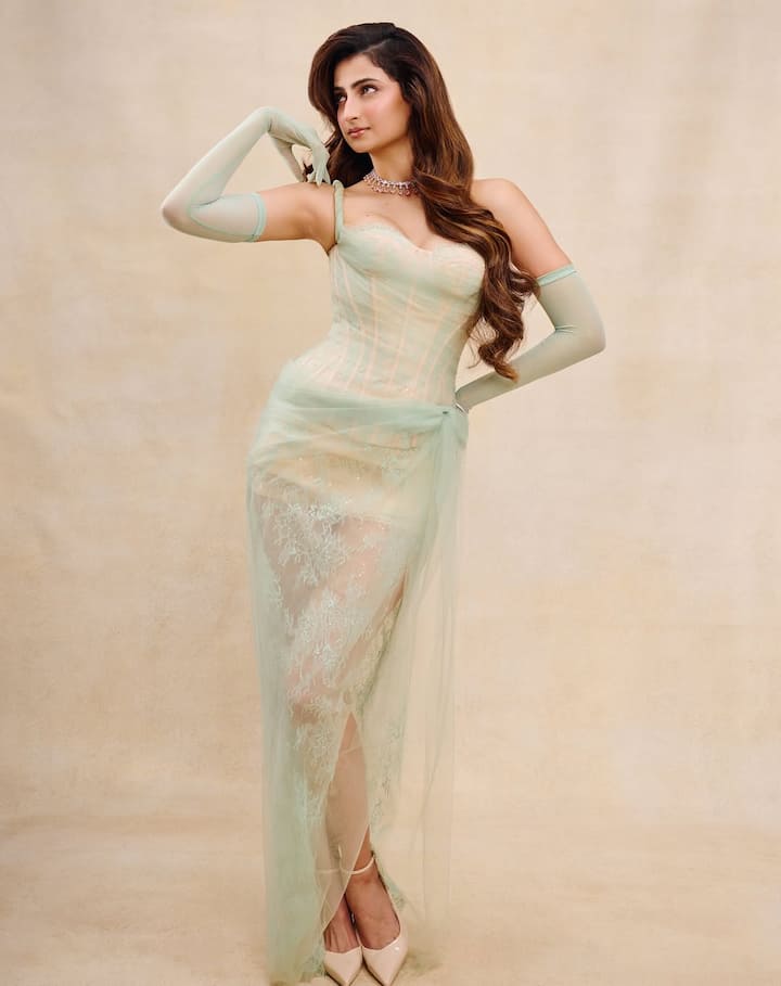 પલક તિવારીની તસવીરો તેના ફેન્સ દ્વારા પસંદ કરવામાં આવી રહી છે અને તેઓ ખુબ કોમેન્ટ કરી પોતાની પ્રતિક્રિયા આપી રહ્યા છે.