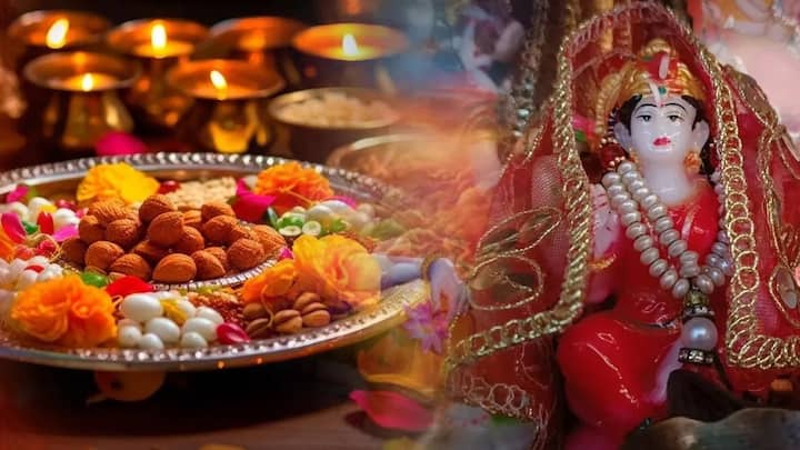 देवी लक्ष्मी की पूजा करने के लिए, एक छोटे से पाटे पर लाल कपड़ा बिछाएँ और उस पर देवी लक्ष्मी की मूर्ति स्थापित करें। मूर्ति के सामने देवी लक्ष्मी को फल, लाल फूल, सिंदूर, कुमकुम, चावल, रोली और खीर अर्पित करें। भगवान गणेश और देवी लक्ष्मी का आह्वान करें। साथ ही खीर, सफेद फूल, पीली कौड़ियाँ, लौंग, इलायची और सुपारी भी अर्पित करें।