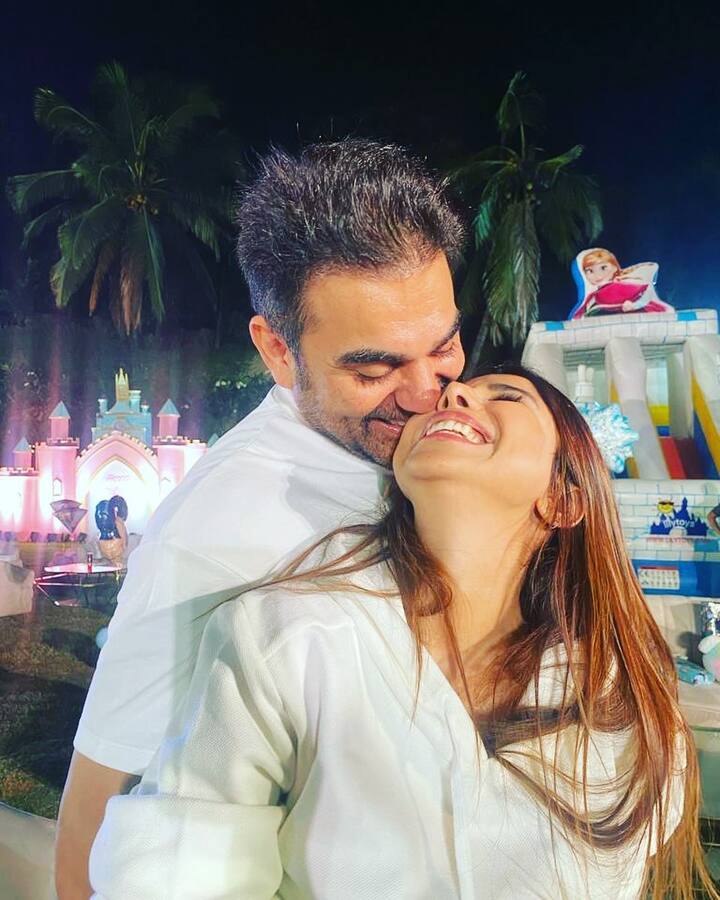 अरबाज खान ने 24 दिसंबर 2023 को मेकअप आर्टिस्ट शूरा खान से शादी की थी. दोनों ने एक इंटीमेट सेरेमनी में निकाह किया था.