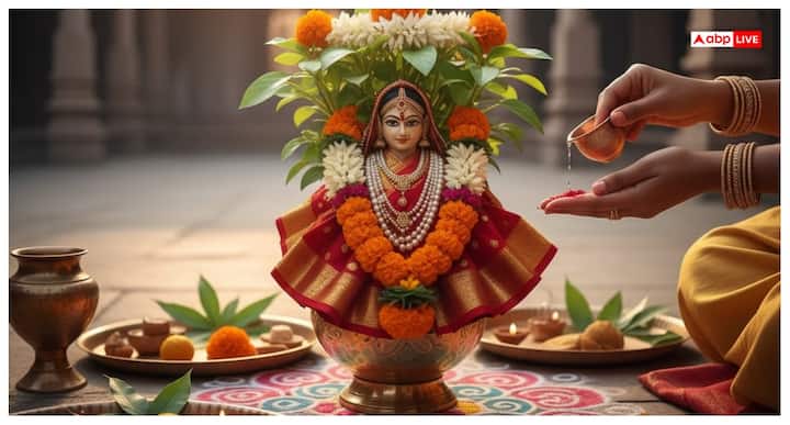 कार्तिक शुक्ल एकादशी का यह दिन तुलसी विवाह के रूप में भी मनाया जाता है. मान्यता है कि तुलसी को घर में रखने पर धन और सुख-समृद्धि की वृद्धि होती है.  तुलसी विवाह के बाद ही कन्यादान करने की परंपरा है.