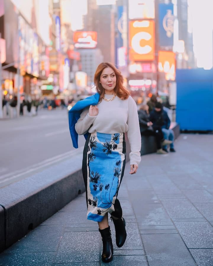 मुनमुन दत्ता सिर्फ छोटे पर्दे पर ही नहीं सोशल मीडिया पर भी खूब फेमस हैं. जहां एक्ट्रेस हर दिन अपनी खूबसूरत तस्वीरें फैंस के साथ शेयर करती हैं.