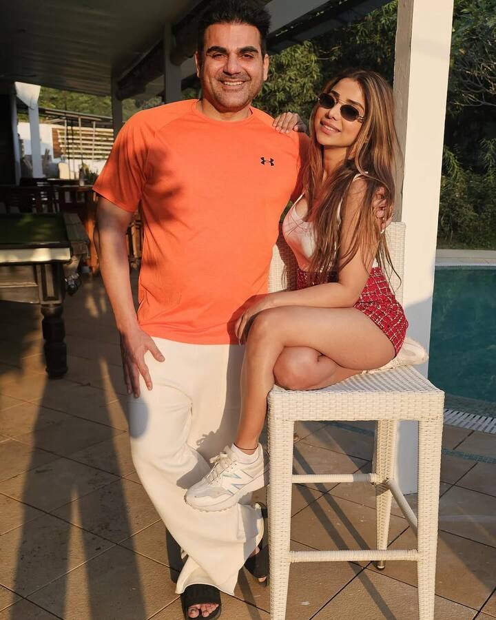 शूरा ने अपनी बहुत सारी सोलो फोटोज भी शेयर की हुई हैं. इनमें वो खूबसूरत दिख रही हैं.