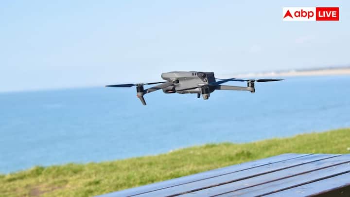 फ्रेम आपके ड्रोन का आधार है. क्वॉर्डकॉप्टर्स के लिए यह X आकार का होता है. फ्रेम किट को खोलने के बाद असेंबली इंस्ट्रक्शन को ध्यान से पड़े और अपने फ्रेम को असेंबल कर लें. सभी स्क्रू को अच्छी तरह से कस लें, लेकिन ध्यान दें कि ज्यादा कसे हुई ना हो.