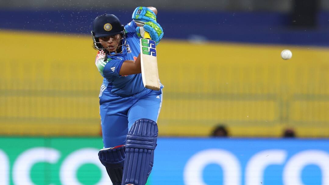 INDW vs PAKW 2025 ODI World Cup india 247 runs pakistan struggle INDW vs PAKW: 248 ரன்கள் டார்கெட்.. பந்துவீச்சில் மிரட்டும் இந்தியா? இலக்கை எட்டுமா பாகிஸ்தான்?