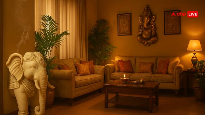 शयनकक्ष में हाथी की प्रतिमा लगाने से सद्भाव और शांति का वातावरण बना रहता है. वास्तु शास्त्र के अनुसार शयनकक्ष में शांत हाथी की प्रतिमा ही रखनी चाहिए. बच्चों को सकारात्मक ऊर्जा की बेहद जरूरत होती है, तो इसके लिए बच्चों के कमरों में भी शांत हाथी की मूर्ति रखनी चाहिए.