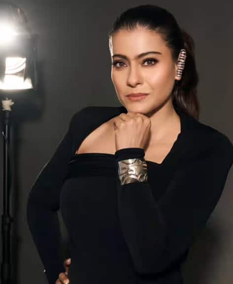 काजोल ने अपने करियर में सिर्फ खूबसूरती और स्टाइल से ही नहीं, बल्कि अपनी अदाकारी और मेहनत से भी सबको इंस्पायर किया है. उन्होंने यह साबित किया कि उम्र केवल एक नंबर है और असली खूबसूरती कॉन्फिडेंस और व्यक्तित्व में होती है. काजोल की ये तस्वीरें और उनका फैशन सेंस हर उम्र के लोगों के लिए इंस्पिरेशन हैं.