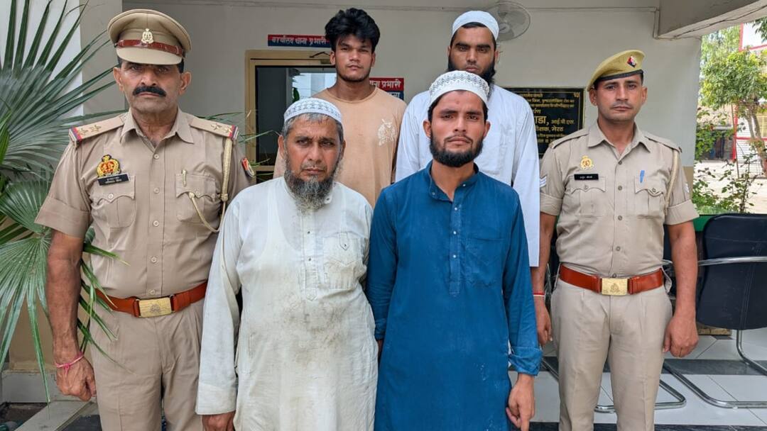 मेरठ में 'आई लव मोहम्मद' के नाम पर बवाल की साजिश, पुलिस ने चार आरोपी किए गिरफ्तार Meerut police arrested four accused in Conspiracy to create ruckus in the name of I love Muhammad ANN मेरठ में 'आई लव मोहम्मद' के नाम पर बवाल की साजिश, पुलिस ने चार आरोपी किए गिरफ्तार