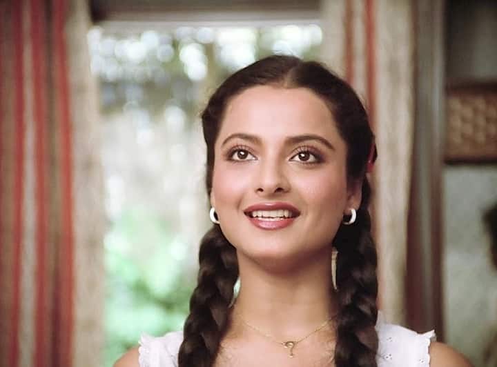 दो चोटी बांधे और मिनिमल मेकअप में भी एक्ट्रेस बहुत प्यारी लग रही हैं.