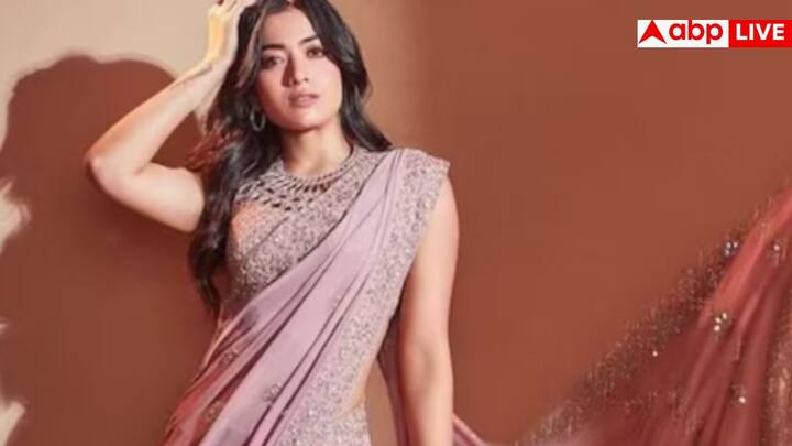 अगर आप अपने इस त्योहार को देशी लुक में मनाकर यादगार बनाना चाहती हैं, तो यह पिंक आउटफिट आपके लिए परफेक्ट है. इसको पहनकर आपके चेहरे पर चार चांद लग जाएंगे.