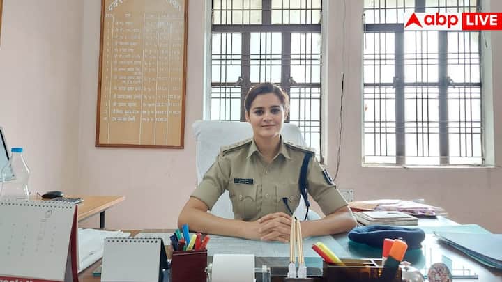 IPS नवजोत सिम्मी का जन्म पंजाब के गुरदासपुर में 21 दिसंबर 1987 को हुआ था. अपनी शुरुआती पढ़ाई-लिखाई इन्होंने वहीं से की है. आगे की पढ़ाई के लिए ये लुधियाना चली गईं.