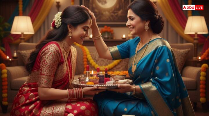 Karwa Chauth Me Saas Ke Liye Bayana: करवा चौथ शुक्रवार 10 अक्टूबर 2025 को है. करवा चौथ पर सास अपनी बहू को कुछ चीजें देती हैं और बहू भी अपनी सास को कुछ सामान देती है, जिसे ‘बायना’ कहा जाता है.