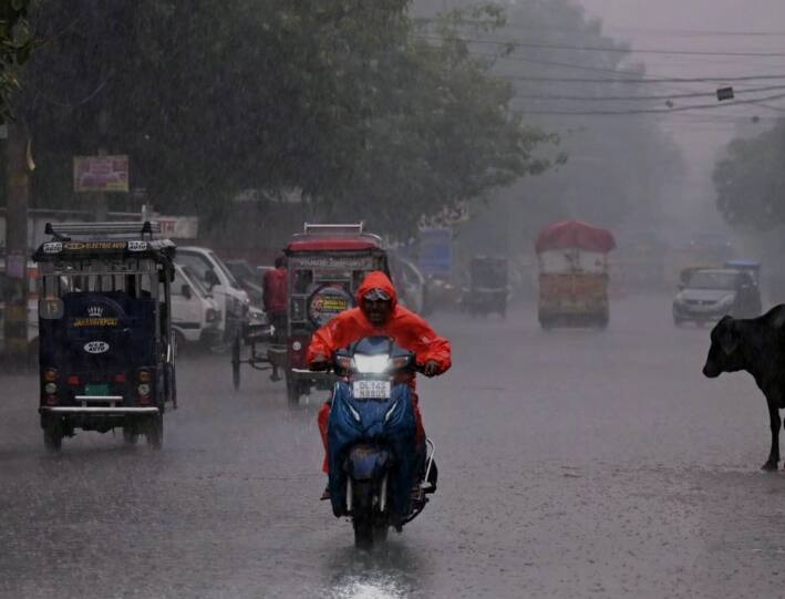 पुढील चार दिवस हवामान खात्याने मराठवाडा विदर्भ व मध्य महाराष्ट्रातील काही जिल्ह्यांना पावसाची शक्यता वर्तवली आहे.