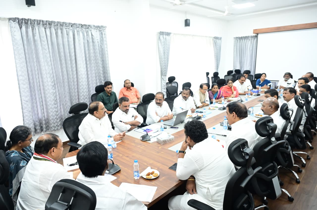 Jubilee Hills By Election: బీసీలకే జూబ్లీహిల్స్ సీటు.. కాంగ్రెస్ టికెట్ రేసులో నలుగురిలో ముందున్నది ఎవరు?