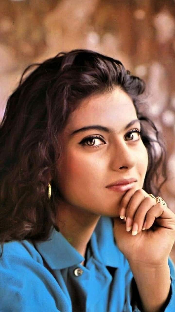 काजोल का जन्म 5 अगस्त 1974 को मुंबई में हुआ था. उनके माता-पिता और परिवार का फिल्म इंडस्ट्री से गहरा संबंध रहा है.