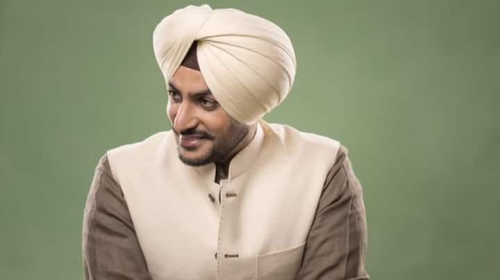 Rajvir Jawanda Health Update: ਪੰਜਾਬੀ ਗਾਇਕ ਰਾਜਵੀਰ ਜਵੰਦਾ ਦੀ ਹਾਲਤ ਨਾਜ਼ੁਕ ਬਣੀ ਹੋਈ ਹੈ। ਉਹ ਨੌਂ ਦਿਨਾਂ ਤੋਂ ਮੋਹਾਲੀ ਦੇ ਫੋਰਟਿਸ ਹਸਪਤਾਲ ਵਿੱਚ ਦਾਖਲ ਹਨ ਅਤੇ ਕੋਈ ਸੁਧਾਰ ਨਹੀਂ ਹੋਇਆ ਹੈ।