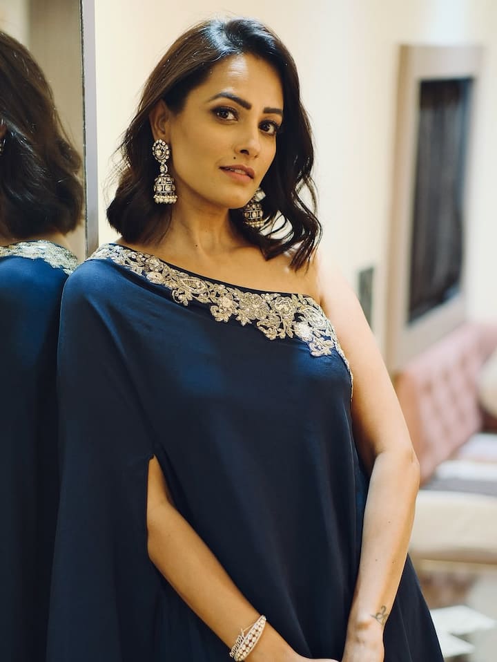 अनीता हसनंदानी ने तेलुगु फिल्म 'नुव्वु नेनू' (2001) से अपना करियर की शुरुआत कि थी.