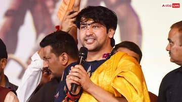 'सनातन हिंदू एकता पदयात्रा' में धीरेंद्र शास्त्री का बड़ा बयान, बोले- 'ब्रज की धरती से मांस-मदिरा...'